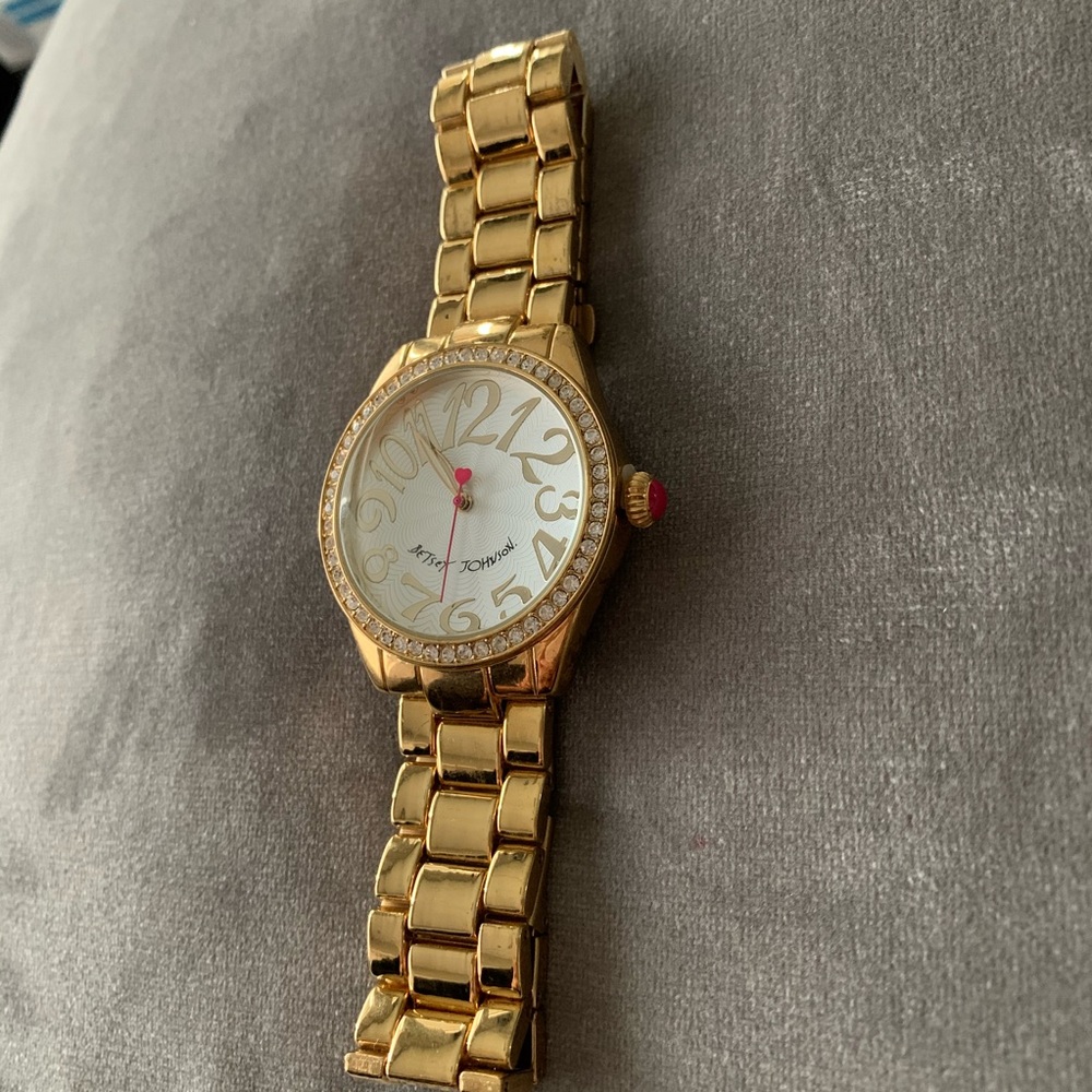 ✨NEVER USED Gold Betsey Johnson Watch✨ - Picture 7 of 7
